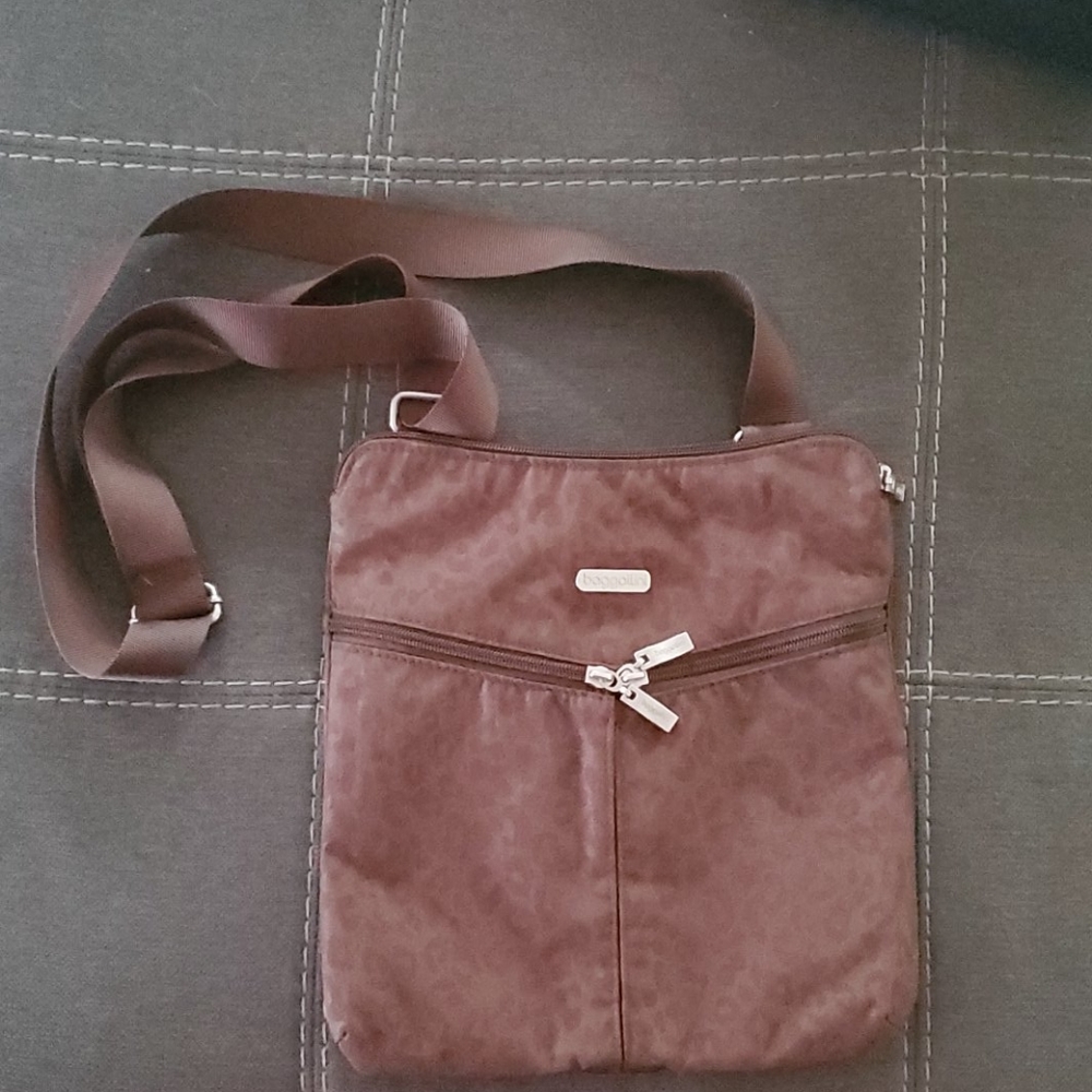 Baggallini Brown leopard print cross body bag